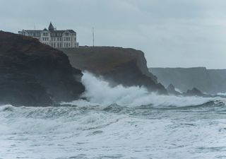 Un retroceso alarmante: el mar azota las costas y borra del mapa los acantilados