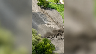 Una muro s&uacute;bito de agua, lodo y rocas arrasa Chitral: las lluvias extremas desatan el caos en el norte de Pakist&aacute;n