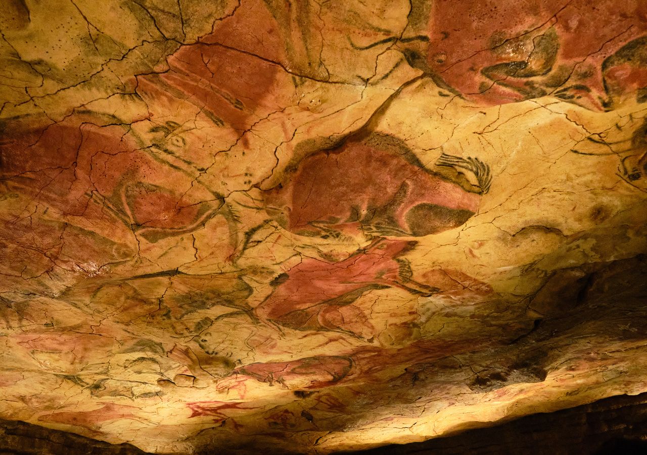 La cueva de Altamira se encuentra en el municipio español de Santillana del Mar. Está declarada Patrimonio Mundial por la UNESCO.