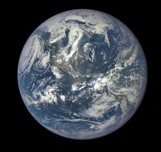 Un satélite de la NASA fotografía la Tierra con una resolución inesperada