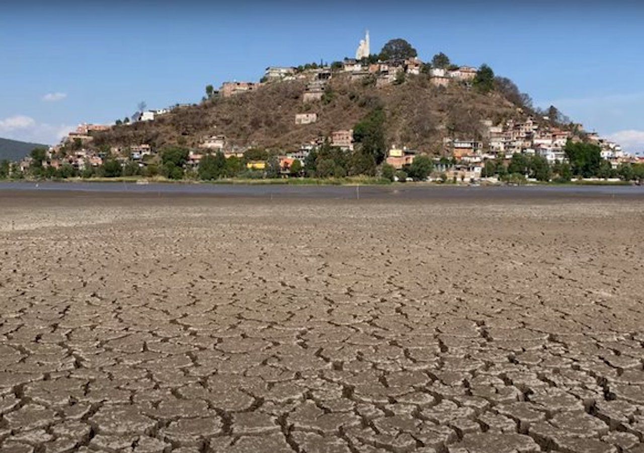 El Lago de Pátzcuaro se puede cruzar caminando, derivado un categórico