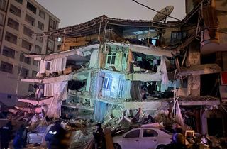 Un terremoto intenso y mortífero golpea de Turquía: decenas de muertos