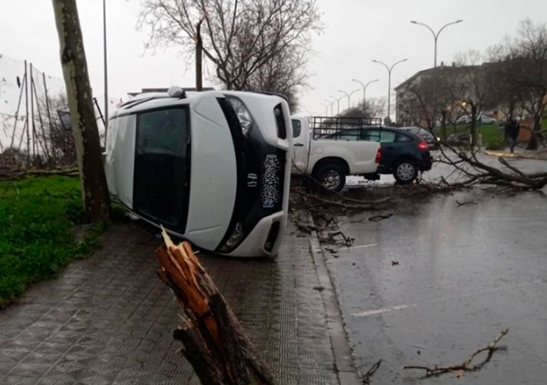 Un tornado causa estragos en varios barrios de Plasencia (C&aacute;ceres), &uacute;ltima hora y v&iacute;deos del fen&oacute;meno
