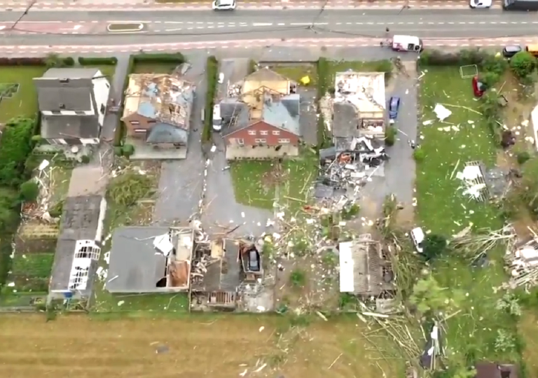 Ein Tornado verwüstet eine Stadt in Belgien: Hier sind die Videos! Ein Tornado verwüstet eine Stadt in Belgien: Hier sind die Videos!