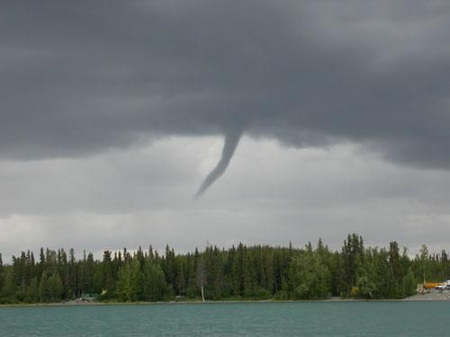 La convección se suele dar en la zona aludida, pudiéndose formar tubas que no tocan tierra para ser tornados.