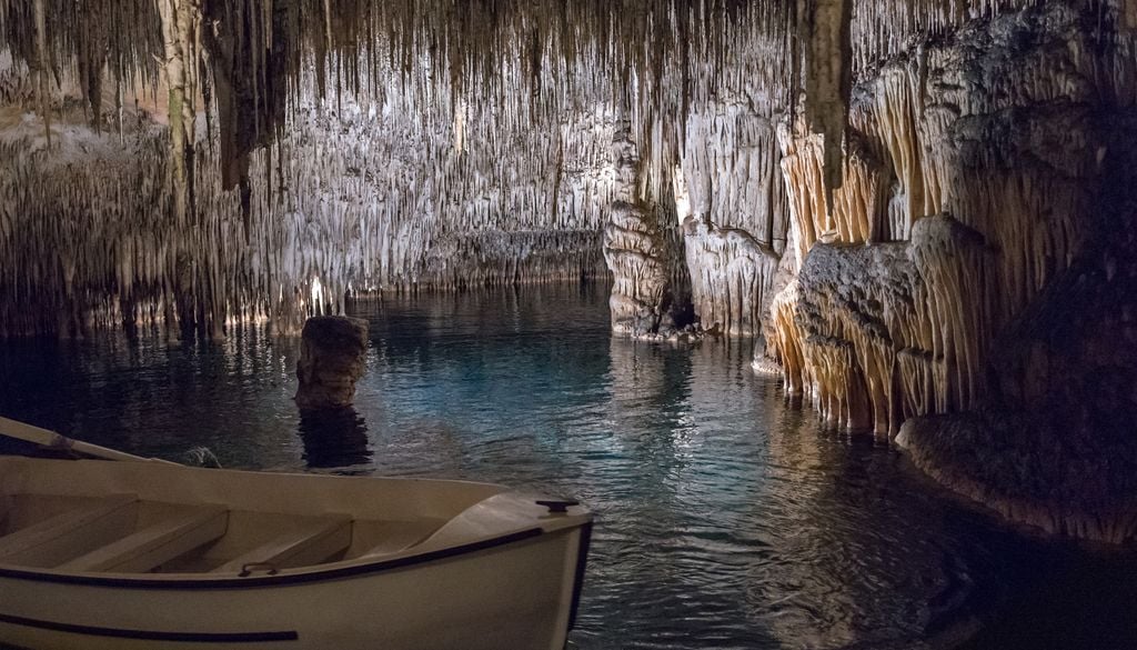 La cueva es un sistema kárstico de unos 24 kilómetros de galerías.