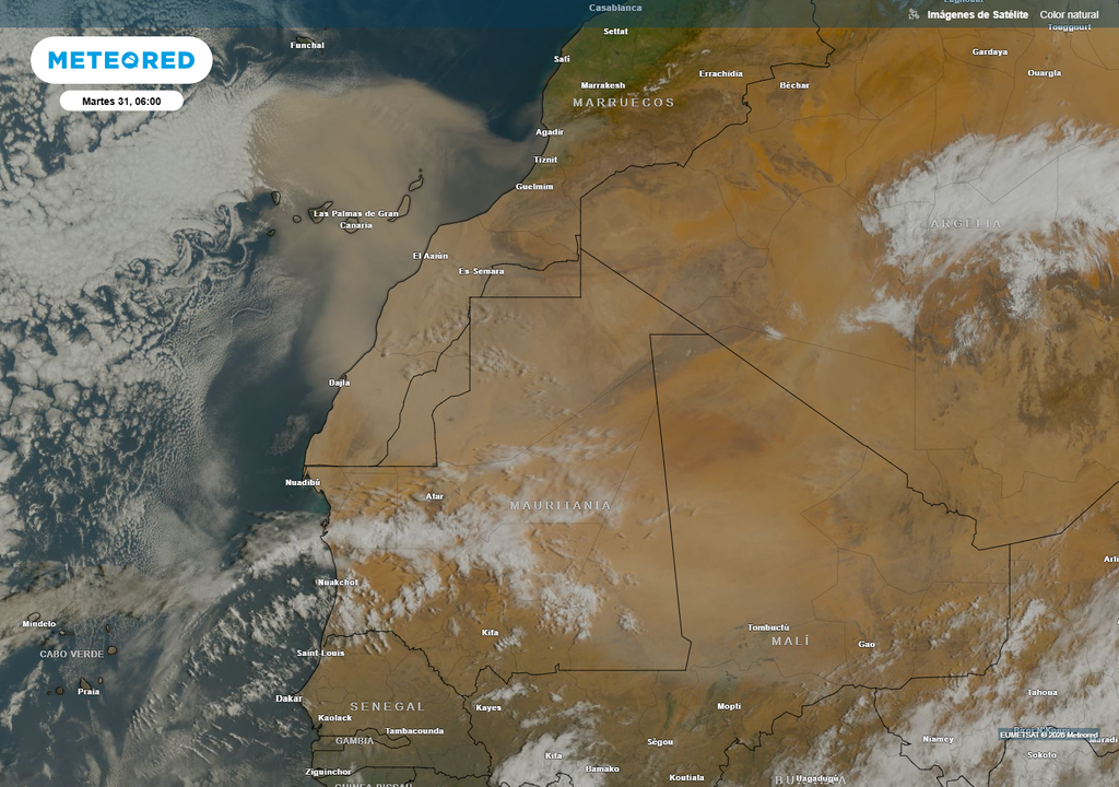 Un vaste nuage de poussière reste présent, conséquence de la gigantesque tempête de sable qui a traversé plusieurs pays du nord de l’Afrique.