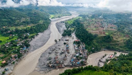 Un 'tsunami de tierra': c&oacute;mo la ruptura de un lago glaciar arras&oacute; un pueblo entero en Nepal; expertos explican