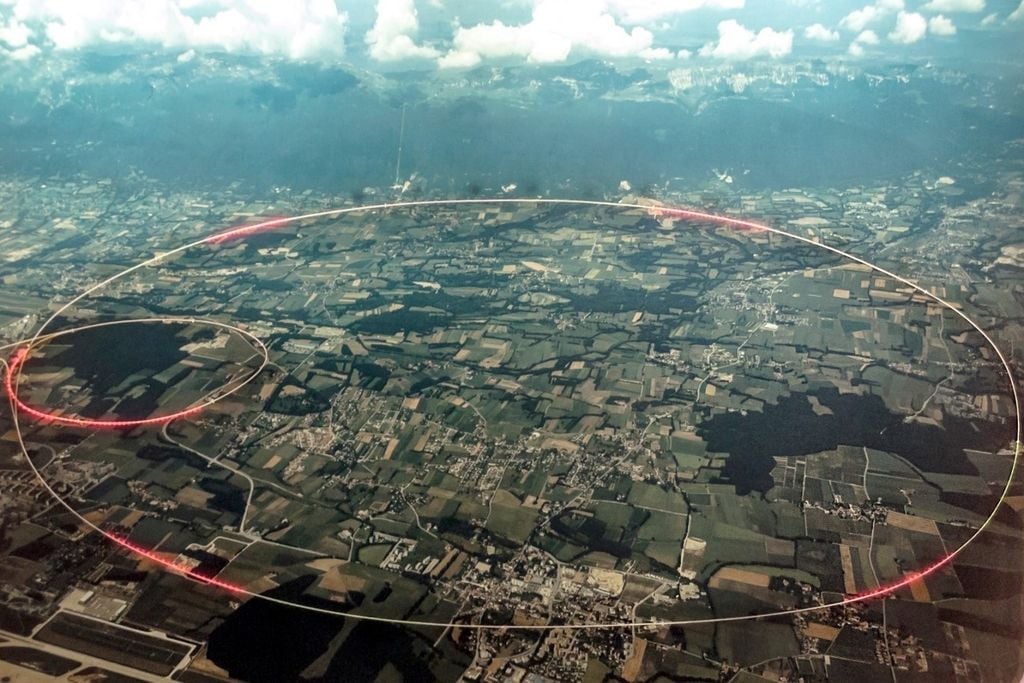 Vista aérea del anillo del Gran Colisionador de Hadrones, donde se realizan los experimentos para revelar el bosón de Higgs.
