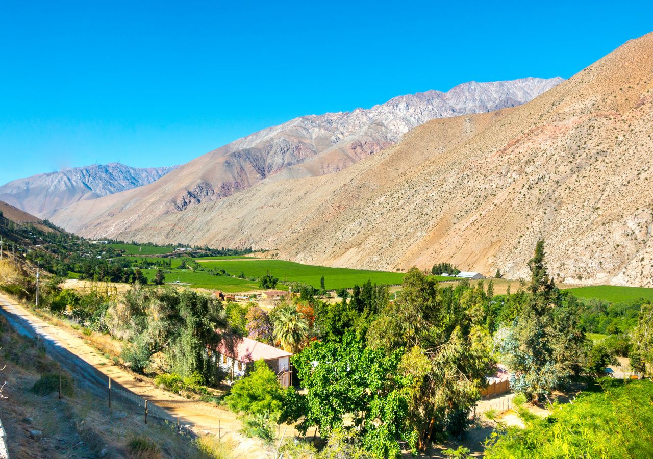 A sólo 60 km de La Serena hay un valle conocido por sus bonitos paisajes y ambiente relajado.