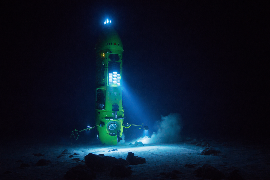 Recreación del Deepsea Challenger sobre el lecho de la Fosa de las Marianas, el lugar más profundo del planeta.