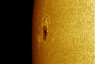 Una activa mancha solar vuelve