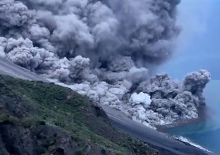 Una espectacular colada de lava llega al mar en Stromboli, ¡los vídeos!