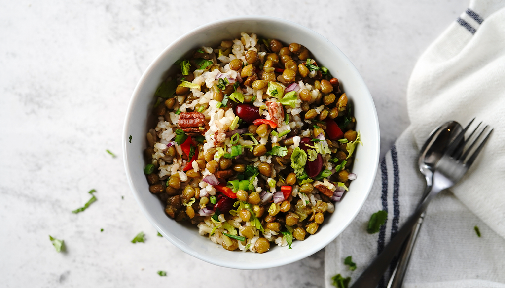 Si quieres un plato tan completo como la quinua... dale a las lentejas con arroz. Más sostenible, tan sano y rico... pero con menos marketing