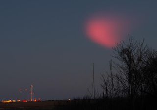 NASA explica sobre aparición de una extraña luz roja en el cielo