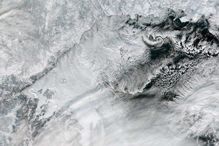 Una Fábrica De Hielo Y Nubes Una Fábrica De Hielo Y Nubes