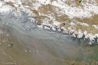 Una feroz temporada de incendios en Nepal