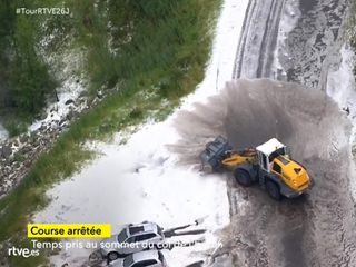 Una fortísima granizada obliga a parar la etapa 19 del Tour