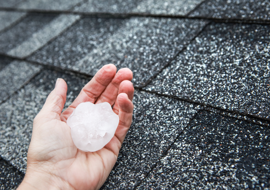 El granizo es un tipo de precipitación común durante la primavera meteorológica. El granizo es un tipo de precipitación común durante la primavera meteorológica.