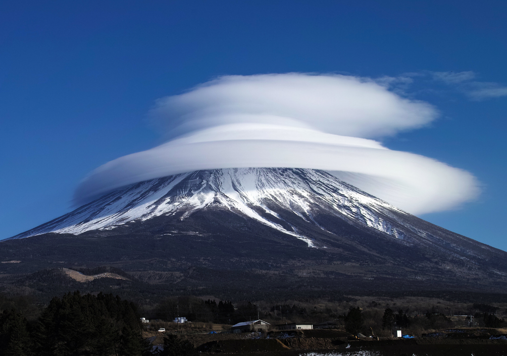 viento; volcan; relieve; onda de montaña; atmosfera; microfisica; Japon; estacionaria