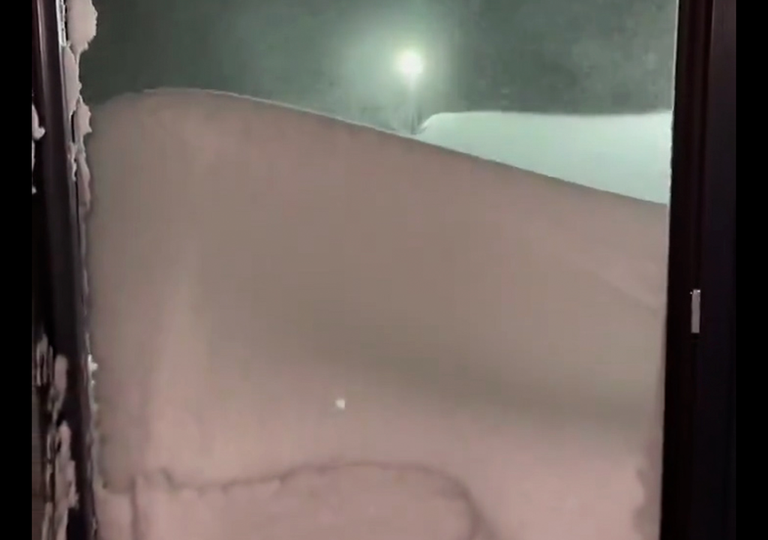 Una gran tormenta de nieve sepulta varias ciudades de Turqu&iacute;a y paraliza las comunicaciones por tierra; aqu&iacute; los v&iacute;deos