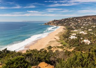Una joya escondida en la Costa de la Luz: un pequeño pueblo con dunas infinitas y atún rojo de almadraba