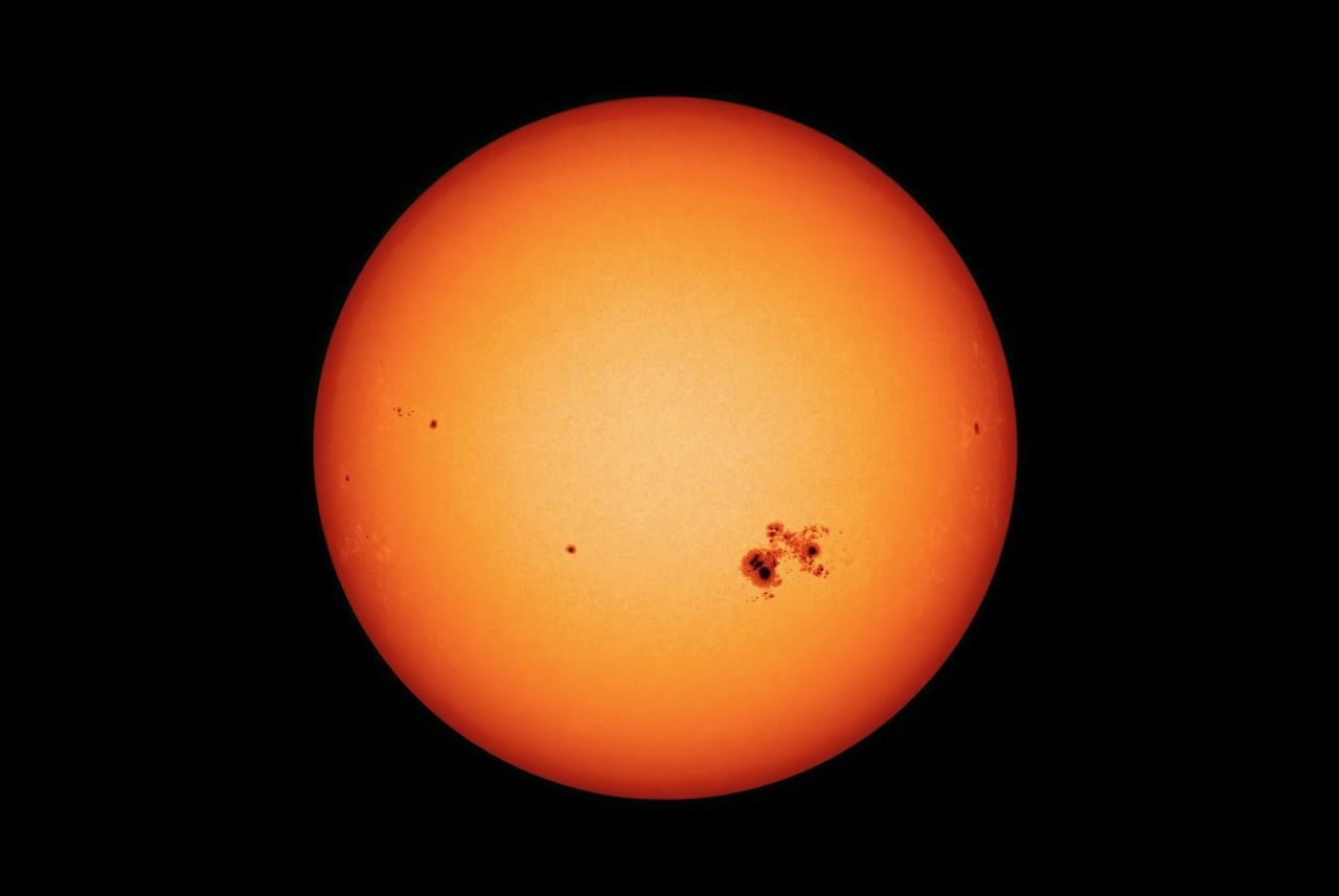 A huge sunspot is hurtling toward Earth… and behaving unexpectedly! What will happen?