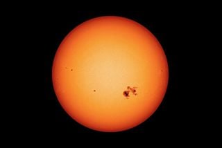 A huge sunspot is hurtling toward Earth… and behaving unexpectedly! What will happen?