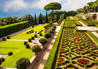  Una magia da non perdere: il borgo sul lago che riflette la primavera