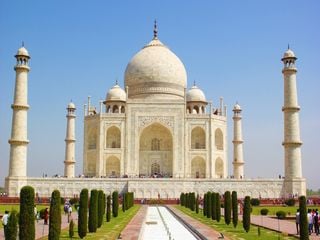 ¡Una montaña de basuras tan grande como el Taj Mahal!