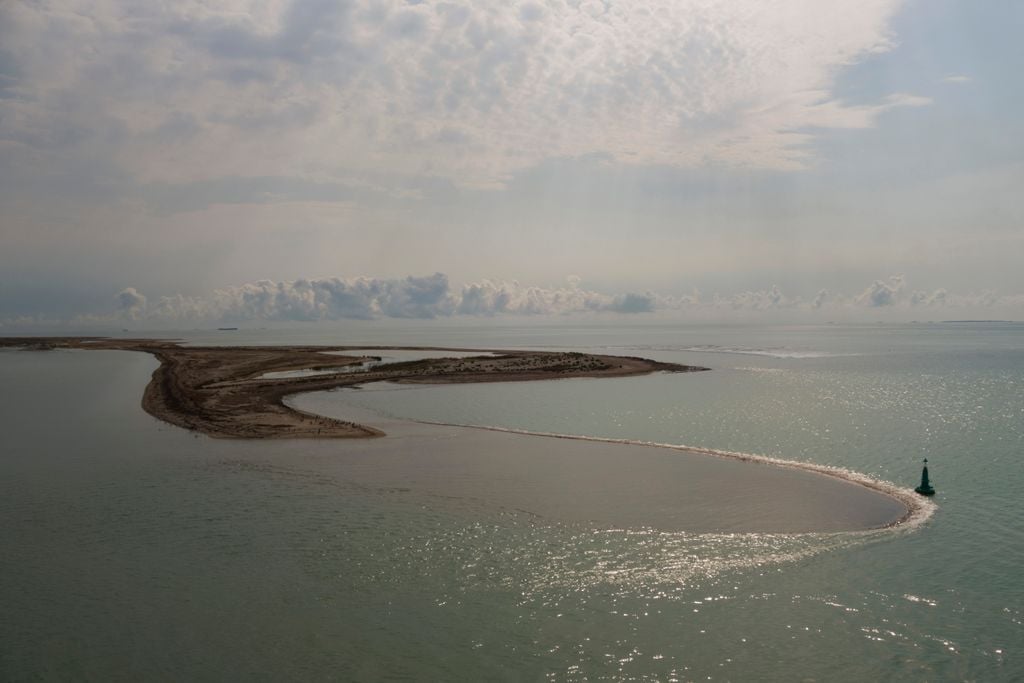 Nuova isola sul Mar Caspio. Nuova isola sul Mar Caspio.