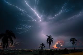 Anómalo ciclón tropical al sur de Canarias, última hora y posibles efectos