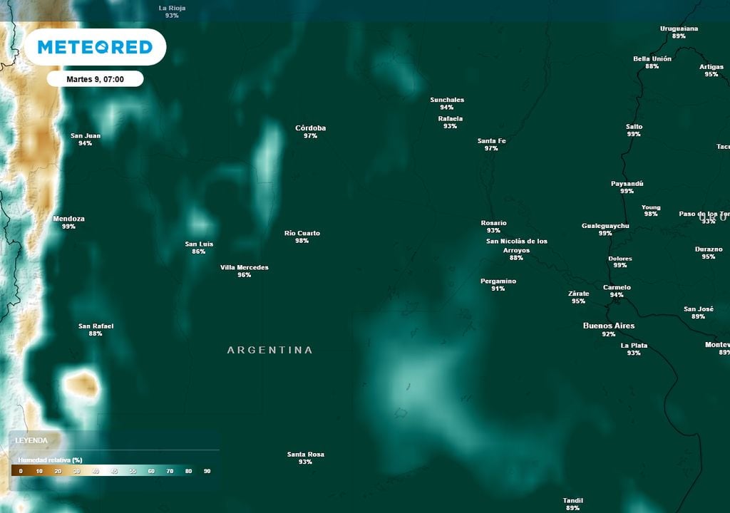 Humedad en Argentina El mapa de Meteored de humedad relativa, muestra un evento no tan frecuente en todo el centro del país: humedad pareja y muy por encima del 90 % entre el Atlántico y los Andes