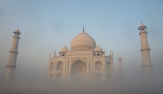 Una tormenta daña al Taj Mahal