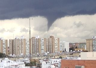 Una espectacular 'tuba' sorprende a los vecinos de Sevilla