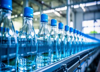 Une étude révèle que l'eau en bouteille contient des milliers de particules de plastique