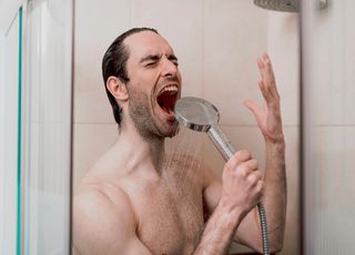 Une étude très sérieuse révèle comment passer moins de temps sous la douche ! 
