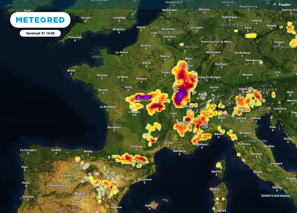 Des orages plus nombreux pourront se développer en journée de vendredi et se montrer localement violents.