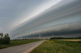 Unheimlich und faszinierend! 600 Kilometer lange "Rollcloud" im Mittelmeer!