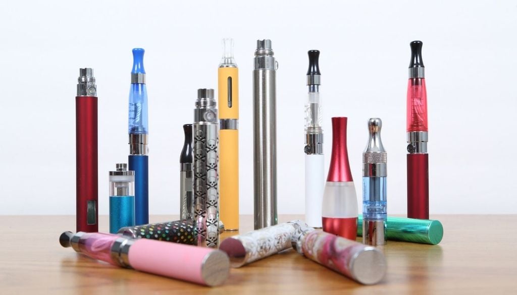 Vapeadores Los vapeadores suelen comercializarse con sabores frutales, envases coloridos y diseños llamativos, características que especialistas identifican como parte de su atractivo entre adolescentes.