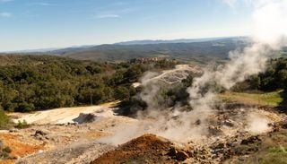 Scoperta sorprendente dei geologi, sotto la Toscana ci sono enormi serbatoi di magma: lo studio dell'INGV