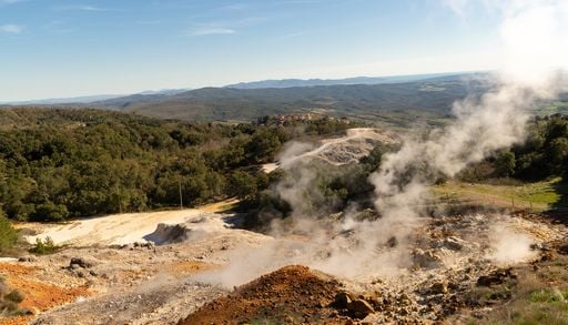 Scoperta sorprendente dei geologi, sotto la Toscana ci sono enormi serbatoi di magma: lo studio dell'INGV