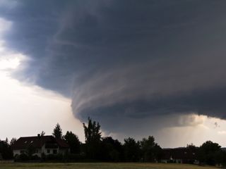 Unwetter durch Superzellen mit Tornados!