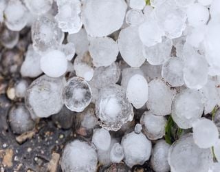 Unwetter: Hagelkörner so groß wie Golfbälle! Starkregen und Sturzfluten! 