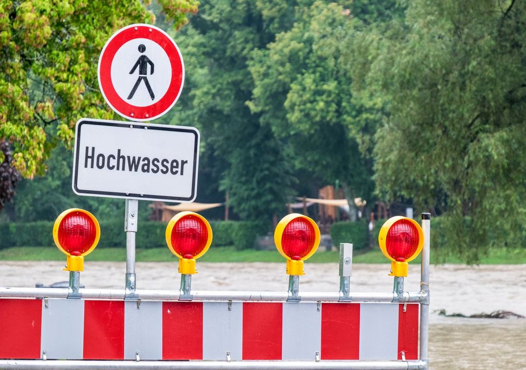 hochwasser, sperrungen, strassen