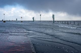 Update Orkan Nadia: Schwere Sturmflut und Böen bis 140 km/h!