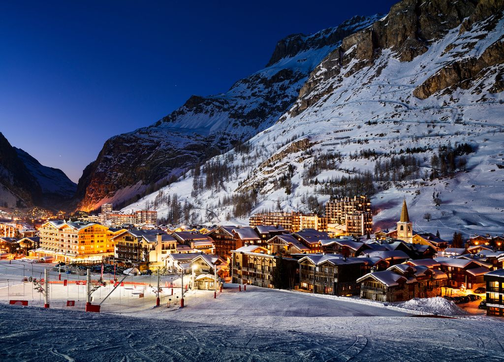 Val-d'Isère se distingue avec un prix moyen au mètre carré de 13 569 euros. Val-d'Isère se distingue avec un prix moyen au mètre carré de 13 569 euros.