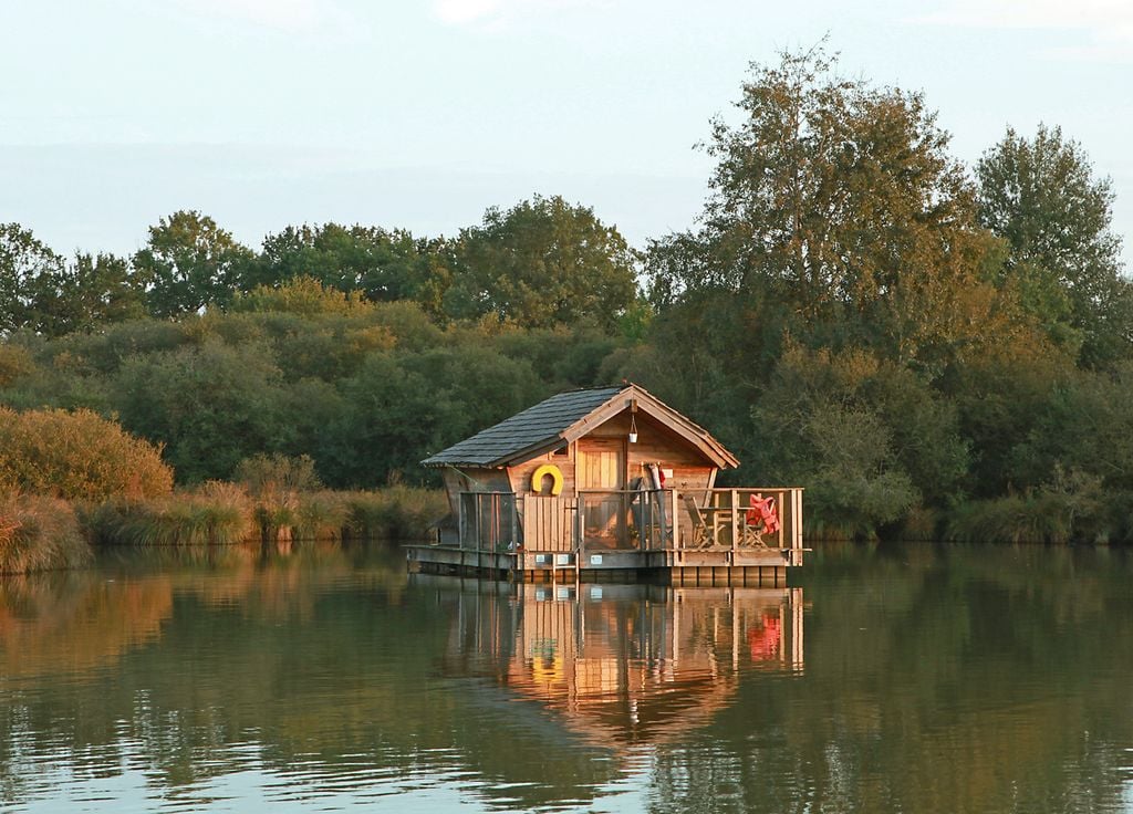 Dormir dans une cabane sur l'eau, ou dans les arbres, dans une yourte ou encore à la belle étoile dans une bulle transparente, que préféreriez-vous ?