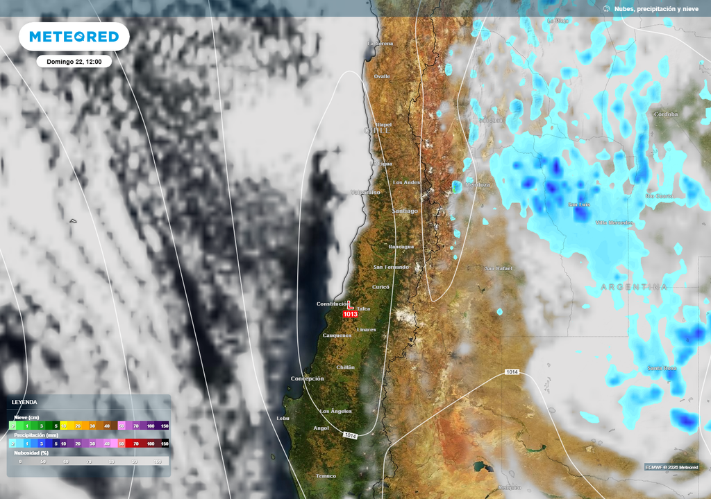 Nubosidad costera en la zona central, mientras la inestabilidad se concentra al otro lado de la cordillera con precipitaciones sobre Argentina.