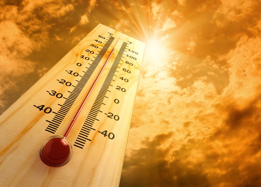 Vague de chaleur extrême soleil ciel thermomètre